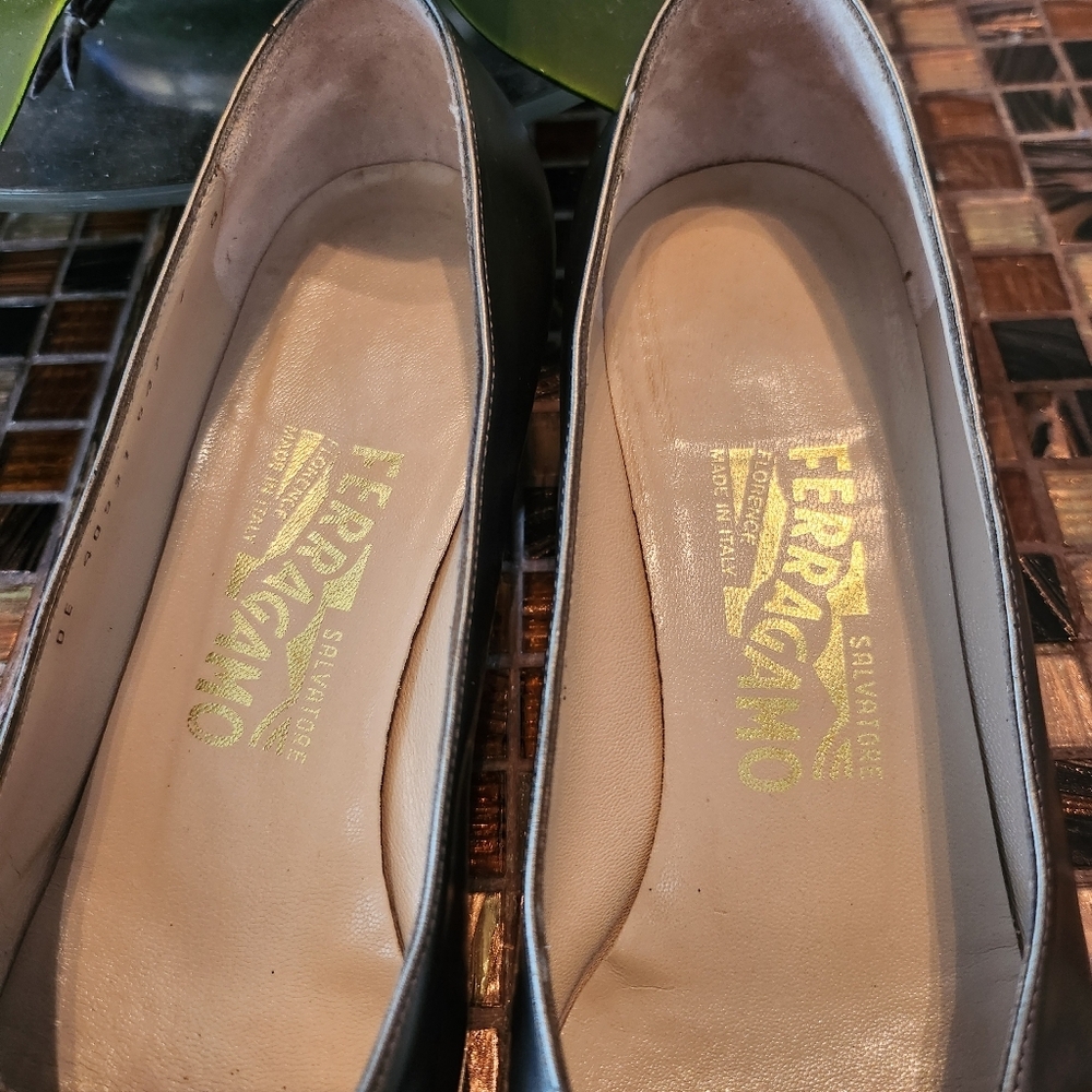 Salvatore Ferragamo leather shoes Size 7 - Picture 2 of 9